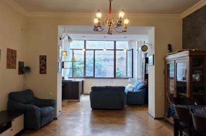 old repaired 4-room apartment for sale